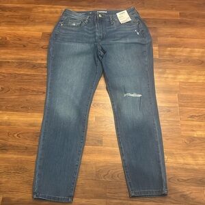 Women’s size 12 curvy skinny high-rise Jean 28 inch inseam